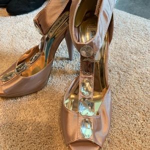 Steve Madden pumps!